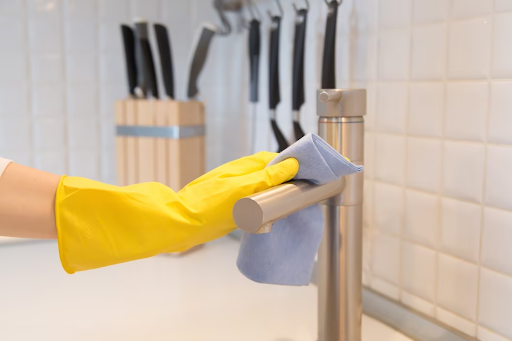 Cleaning kitchen sink faucet