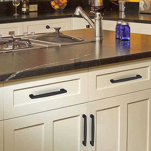 Kitchen-cabinet-pulls